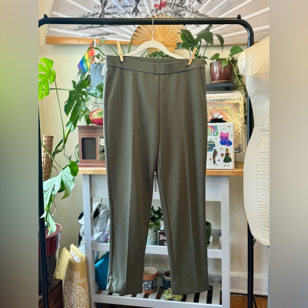 Green Straight Leg Pants - Office Wear - Side Zipper - Size: 6R